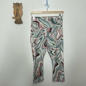 Athleta Ultimate Stash Pocket Printed Capri marble swirl